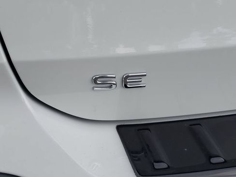 New 2026 Volkswagen Taos SE FWD image 7
