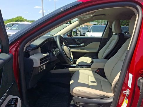 Certified 2025 Lincoln Corsair AWD image 13