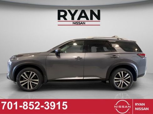 New 2025 Nissan Pathfinder Platinum image 2