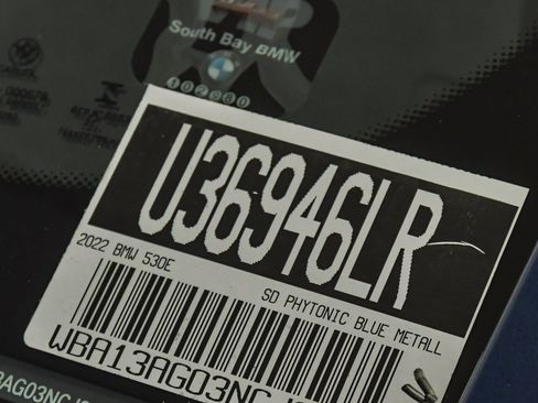 Certified 2022 BMW 530e w/ Premium Package image 30