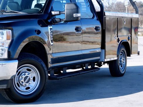 Used 2022 Ford F250 XL w/ Power Equipment Group image 9