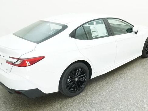 New 2026 Toyota Camry SE image 9