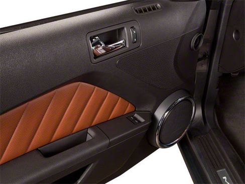 Used 2010 Ford Mustang Coupe RWD image 9
