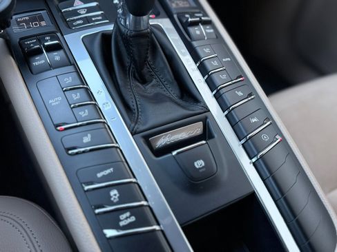 Used 2019 Porsche Macan image 9