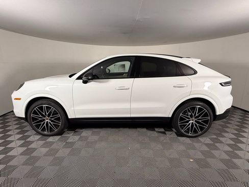 Certified 2025 Porsche Cayenne Coupe image 2