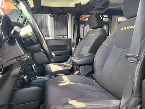 Used 2013 Jeep Wrangler Unlimited Sahara w/ Connectivity Group AWD/4WD image 12