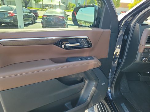 Used 2025 Chevrolet Tahoe High Country RWD image 17