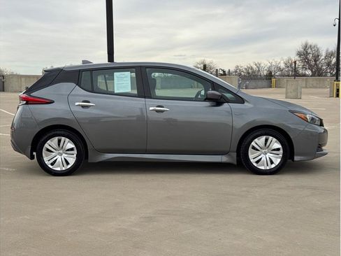 Used 2024 Nissan Leaf S FWD image 9