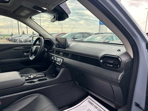 Used 2025 Honda Pilot Elite image 43