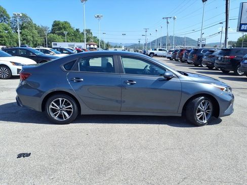 Used 2023 Kia Forte LXS FWD image 3