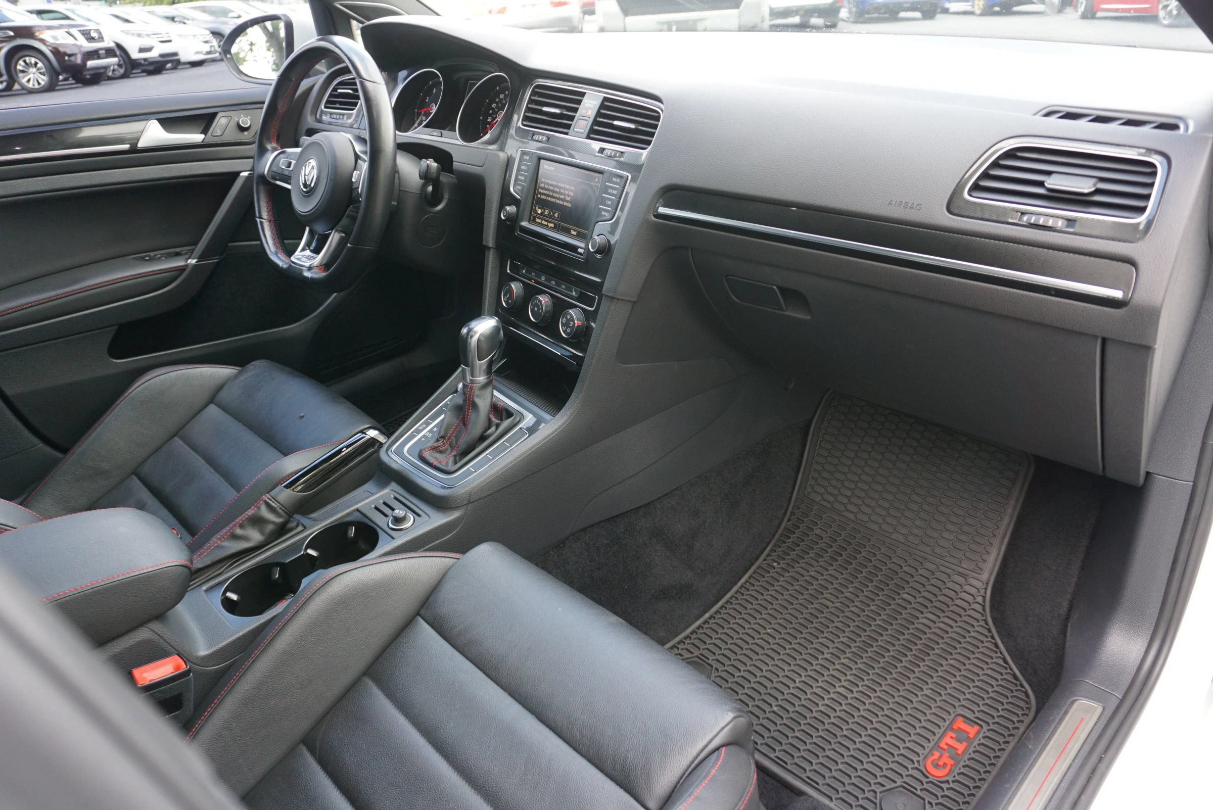 Used 2017 Volkswagen GTI SE FWD image 16