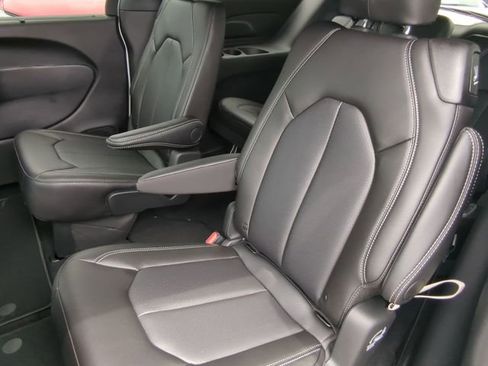 New 2026 Chrysler Voyager LX FWD image 33
