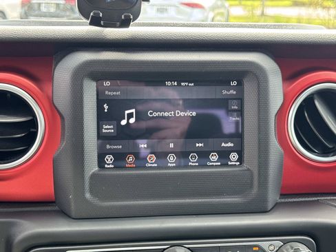 Used 2020 Jeep Gladiator Rubicon w/ Trailer Tow Package AWD/4WD image 21