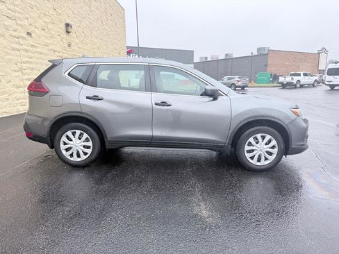 Used 2018 Nissan Rogue S image 3
