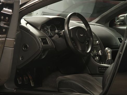 Used 2009 Aston Martin DBS Coupe RWD image 2