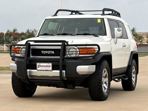 Used 2014 Toyota FJ Cruiser 4WD w/ Convenience Package image 3