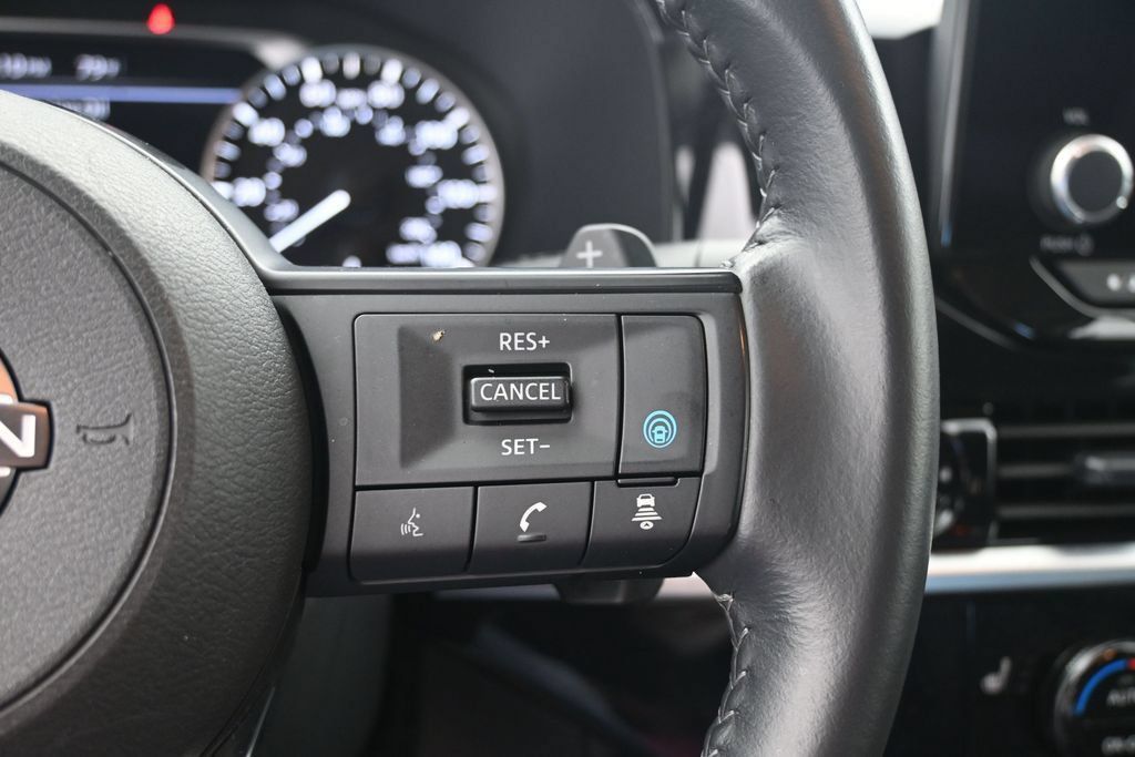 Used 2025 Nissan Pathfinder SV FWD image 33