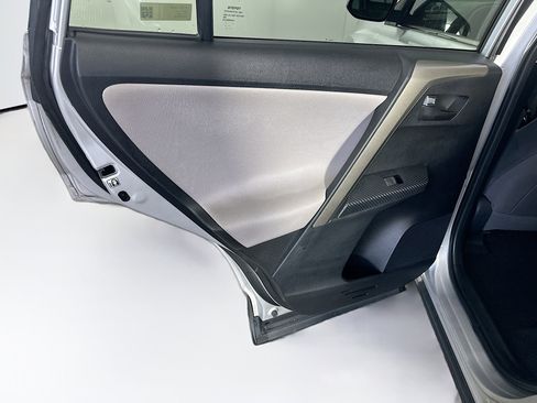 Used 2015 Toyota RAV4 LE FWD image 24