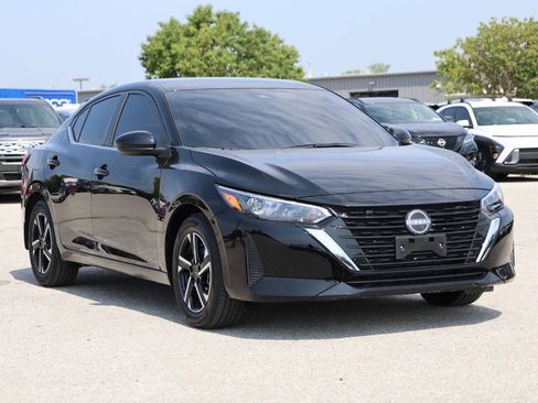 Used 2025 Nissan Sentra SV w/ All-Weather Package FWD image 4