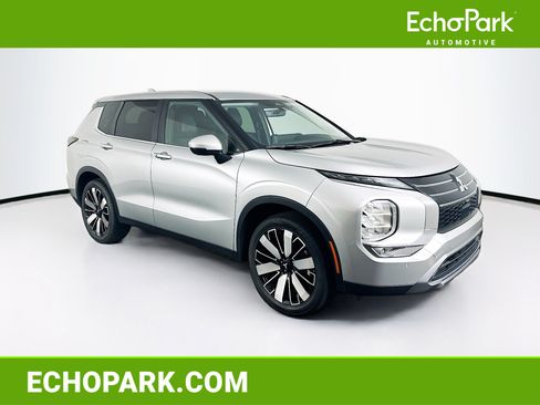 Used 2025 Mitsubishi Outlander SE FWD image 1