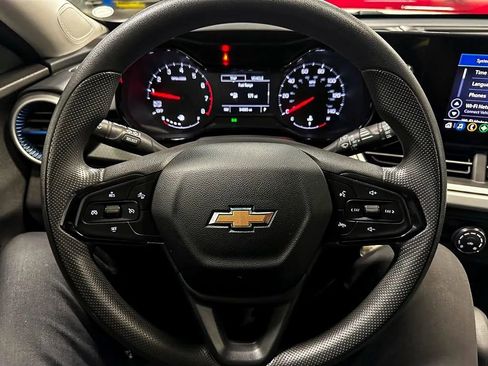 Used 2025 Chevrolet Trax LS FWD image 29