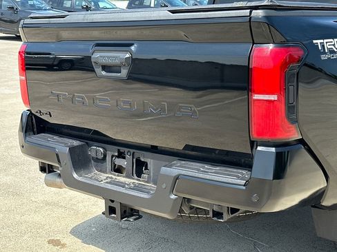 Used 2024 Toyota Tacoma TRD Sport w/ TRD Sport Premium Package AWD/4WD image 5