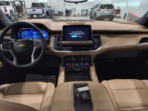 Used 2023 Chevrolet Suburban Premier AWD/4WD image 9