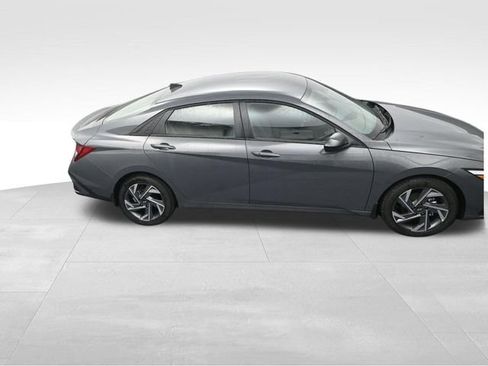 Used 2025 Hyundai Elantra Sport FWD image 29