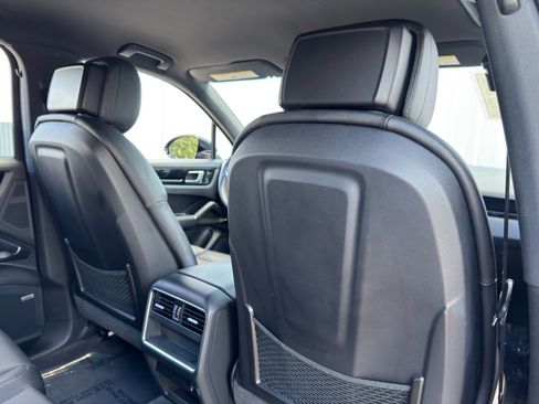 Used 2022 Porsche Cayenne E-Hybrid image 39