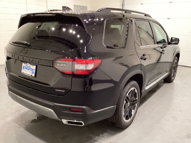 New 2026 Honda Pilot Touring image 7