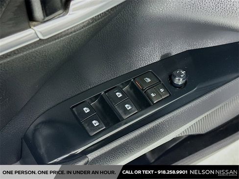 Used 2018 Toyota Camry L image 17