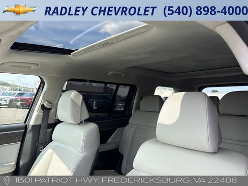 Used 2024 Hyundai Santa Fe Calligraphy AWD/4WD image 2