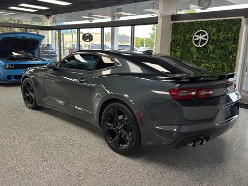 Used 2022 Chevrolet Camaro LT w/ Technology Package image 5
