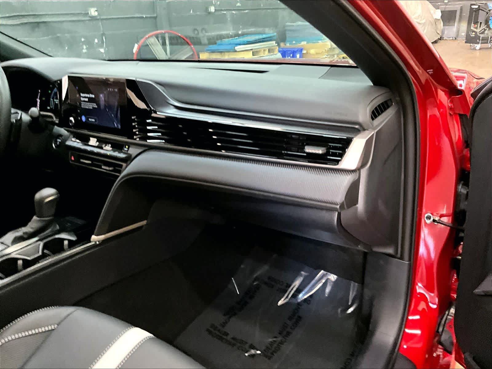 Used 2025 Toyota Camry SE w/ Convenience Package FWD image 19