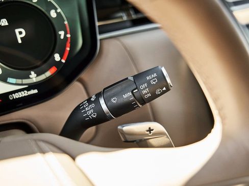 Used 2025 Land Rover Range Rover Long Wheelbase SE image 62