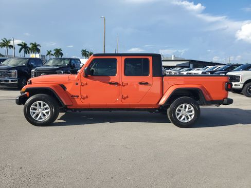 Used 2023 Jeep Gladiator Sport image 8