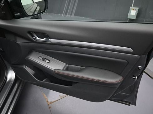New 2026 Nissan Altima 2.5 SR w/ SR Midnight Edition Package FWD image 31