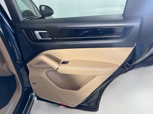 Used 2021 Porsche Cayenne S image 27