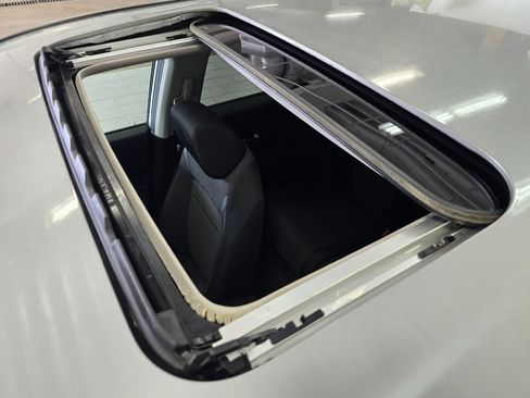 Used 2024 Honda CR-V EX image 3