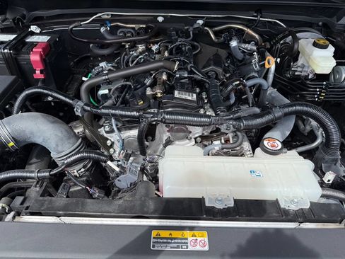 Certified 2025 Toyota Tacoma SR5 AWD/4WD image 10