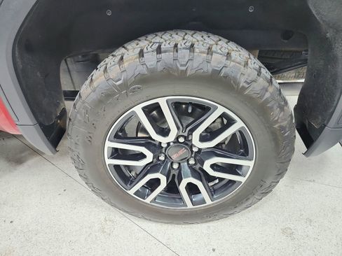 Used 2024 GMC Sierra 1500 AT4 w/ Technology Package AWD/4WD image 57