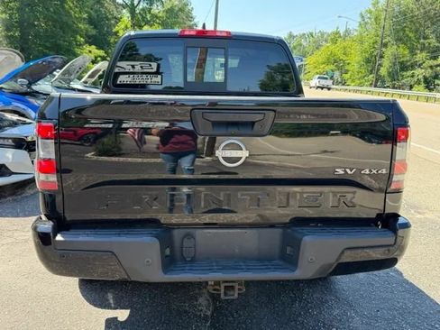 Used 2022 Nissan Frontier SV AWD/4WD image 2