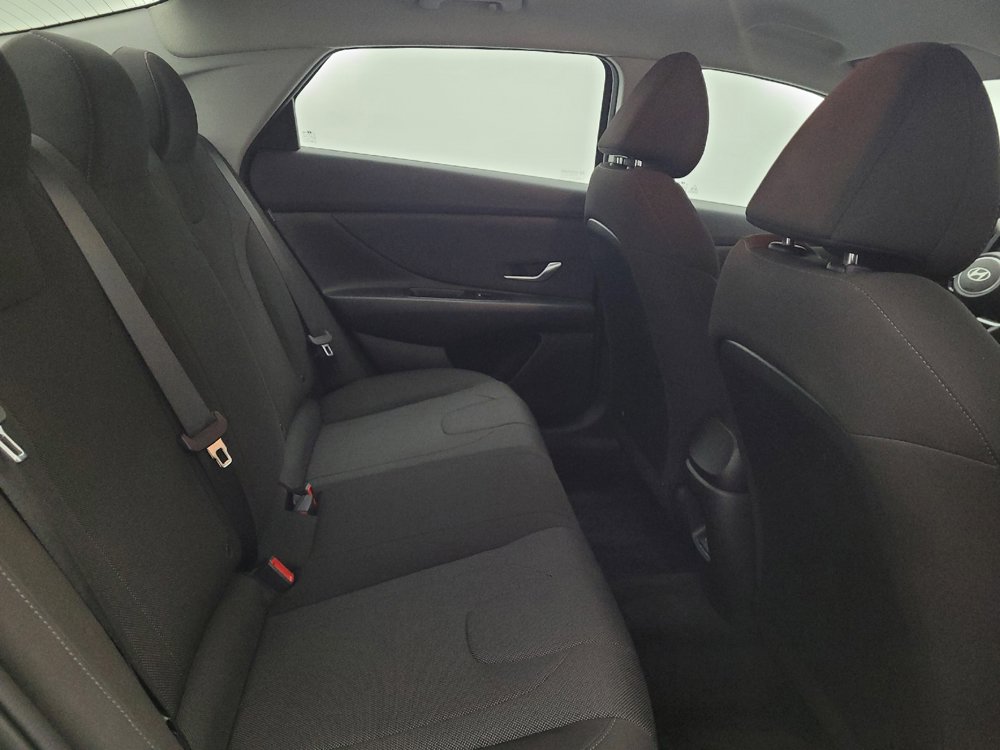 Used 2025 Hyundai Elantra SE FWD image 19