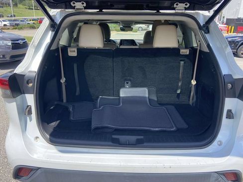 Used 2022 Toyota Highlander XLE FWD image 10