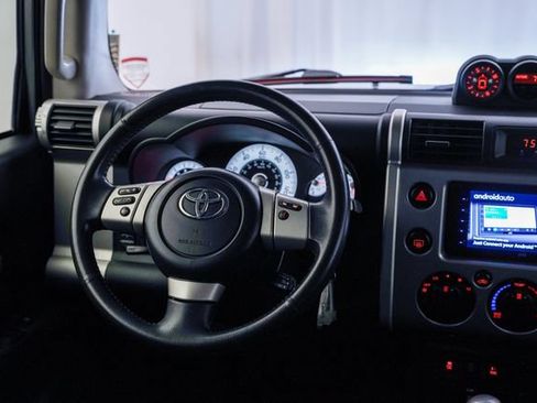 Used 2011 Toyota FJ Cruiser 4WD w/ Upgrade Pkg image 4