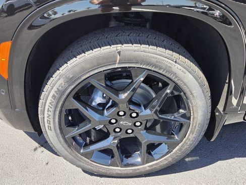 New 2026 Chevrolet Traverse RS w/ LPO, Floor Liner Package image 4