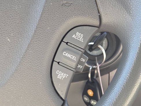 Used 2010 Kia Sedona LX FWD image 22