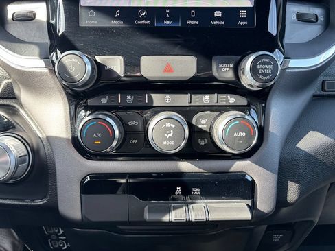 Used 2024 RAM 1500 Laramie AWD/4WD image 28