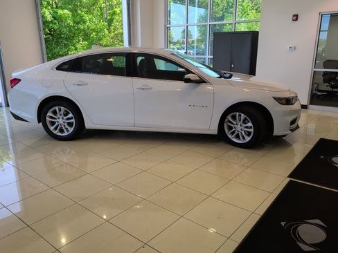 Used 2018 Chevrolet Malibu LT w/ LPO, Convenience Package 2 FWD image 6