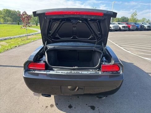 Used 2009 Dodge Challenger SRT8 RWD image 10